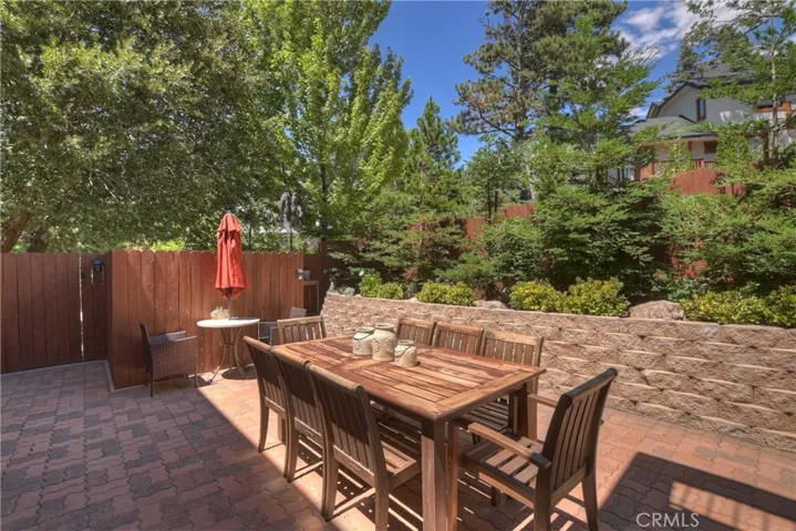 1011 Black Oaks Drive, Lake Arrowhead, California 92352