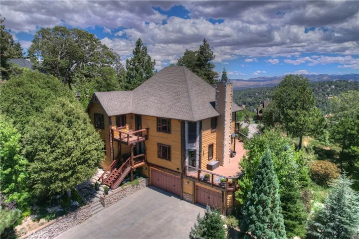 1011 Black Oaks Drive, Lake Arrowhead, California 92352