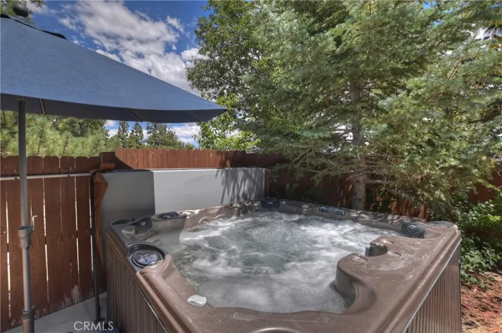 1011 Black Oaks Drive, Lake Arrowhead, California 92352