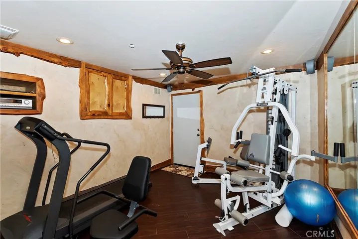 1011 Black Oaks Drive, Lake Arrowhead, California 92352