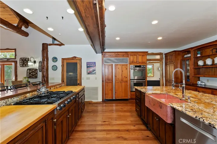 1011 Black Oaks Drive, Lake Arrowhead, California 92352