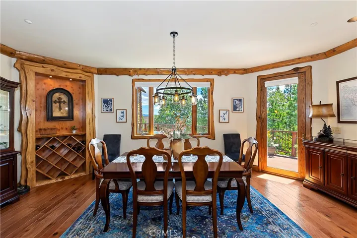 1011 Black Oaks Drive, Lake Arrowhead, California 92352