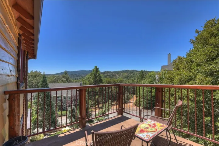 1011 Black Oaks Drive, Lake Arrowhead, California 92352