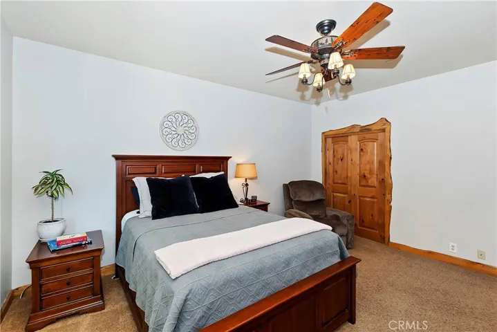 1011 Black Oaks Drive, Lake Arrowhead, California 92352