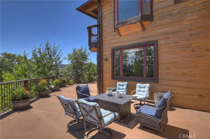1011 Black Oaks Drive, Lake Arrowhead, California 92352