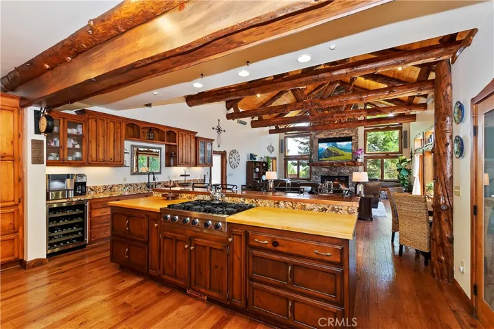 1011 Black Oaks Drive, Lake Arrowhead, California 92352