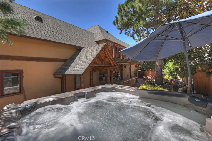 1011 Black Oaks Drive, Lake Arrowhead, California 92352