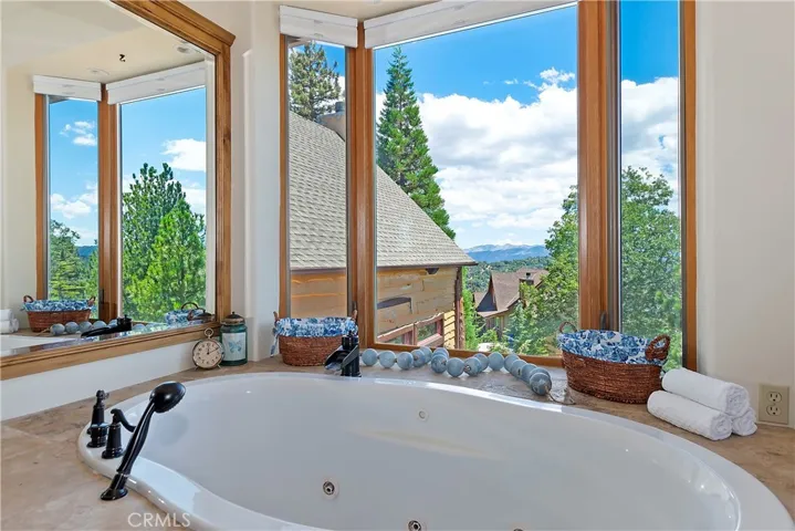 1011 Black Oaks Drive, Lake Arrowhead, California 92352