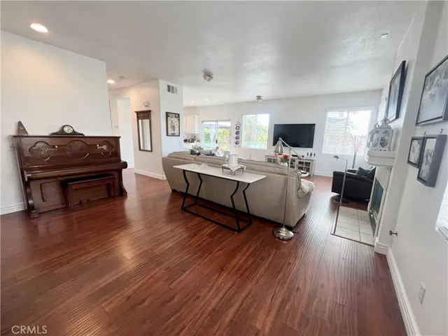 1559 Carleton Court, Corona, California 92881