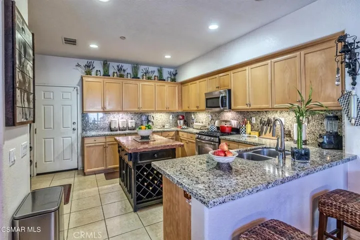 6825 Simmons Way, Moorpark, California 93021
