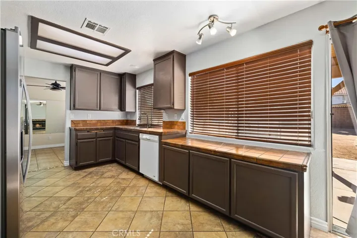 36857 42nd Street E, Palmdale, California 93552