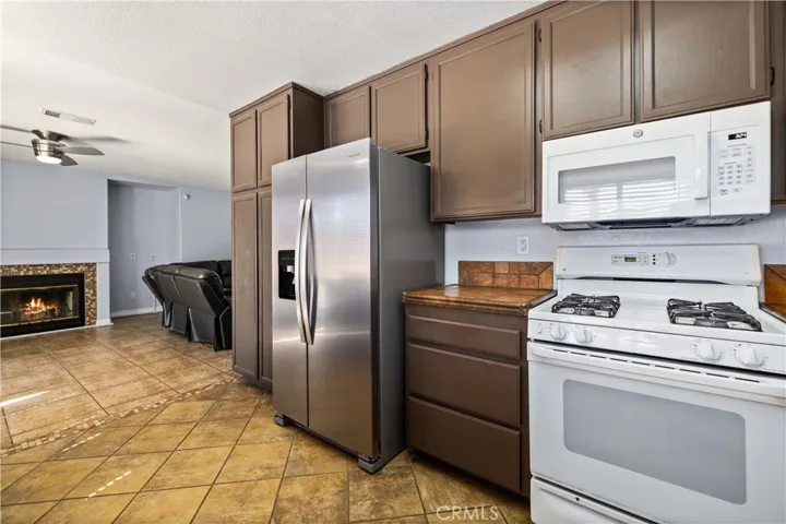 36857 42nd Street E, Palmdale, California 93552