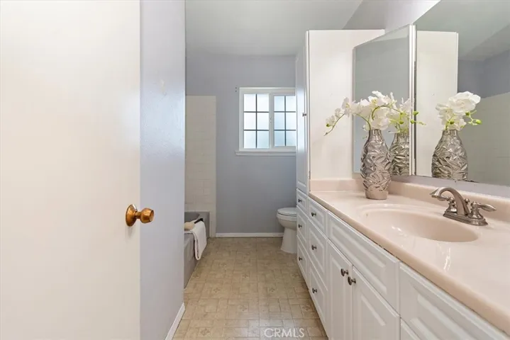 Bathroom 2 with tub