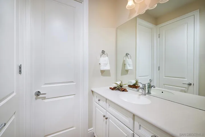 3201 Corte Tamarindo, Carlsbad, California 92009