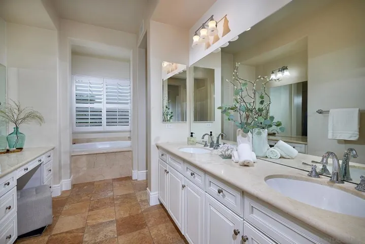 3201 Corte Tamarindo, Carlsbad, California 92009