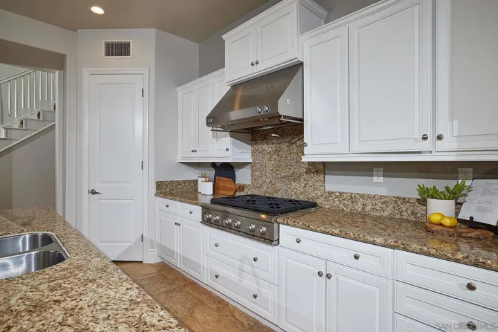 3201 Corte Tamarindo, Carlsbad, California 92009
