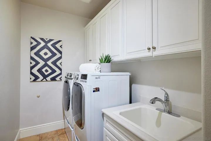 3201 Corte Tamarindo, Carlsbad, California 92009