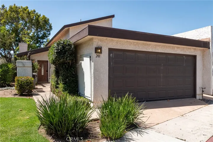 201 Knights Lane, Santa Maria, California 93454