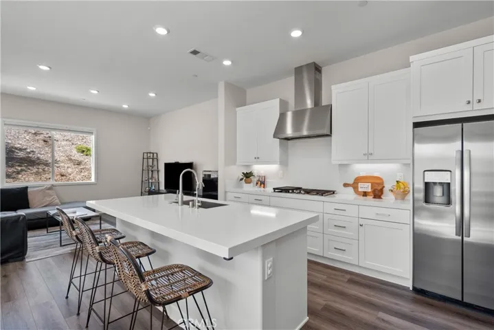 27206 Narrowleaf Willow Lane, Valencia, California 91381