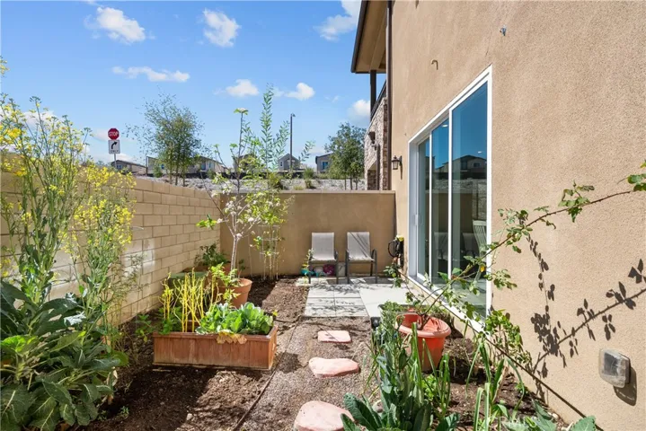 Side yard w/garden