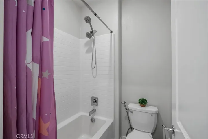 Hallway shower/tub room