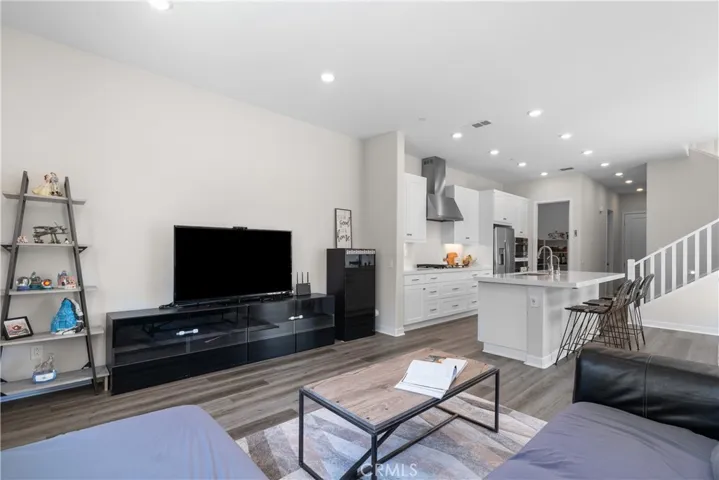 27206 Narrowleaf Willow Lane, Valencia, California 91381