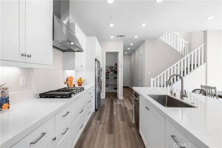 27206 Narrowleaf Willow Lane, Valencia, California 91381