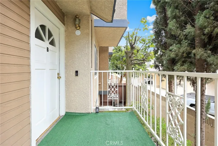 The spacious front patio makes entering and exiting convenient