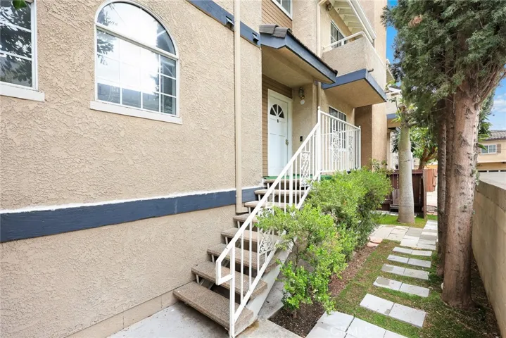 Private front patio
