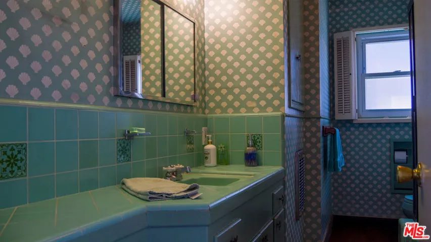 7505 Rindge Avenue, Playa Del Rey, California 90293