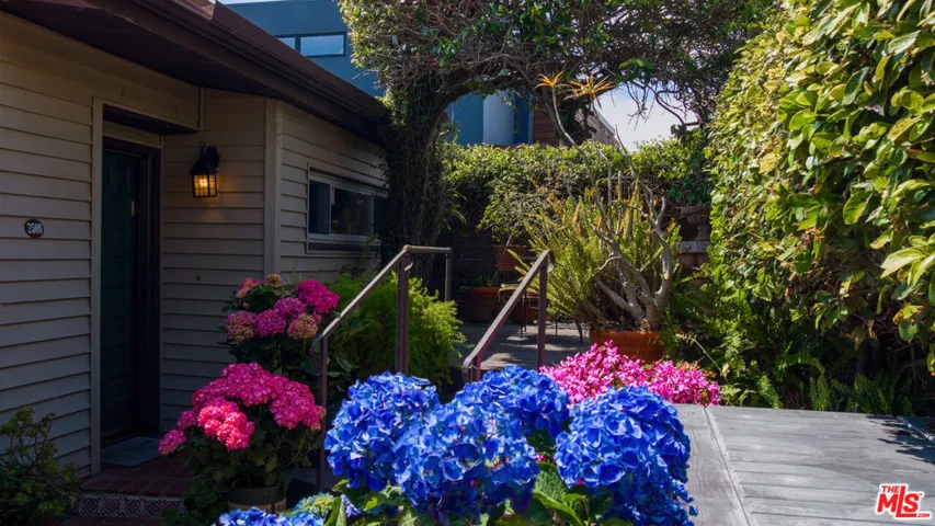 7505 Rindge Avenue, Playa Del Rey, California 90293