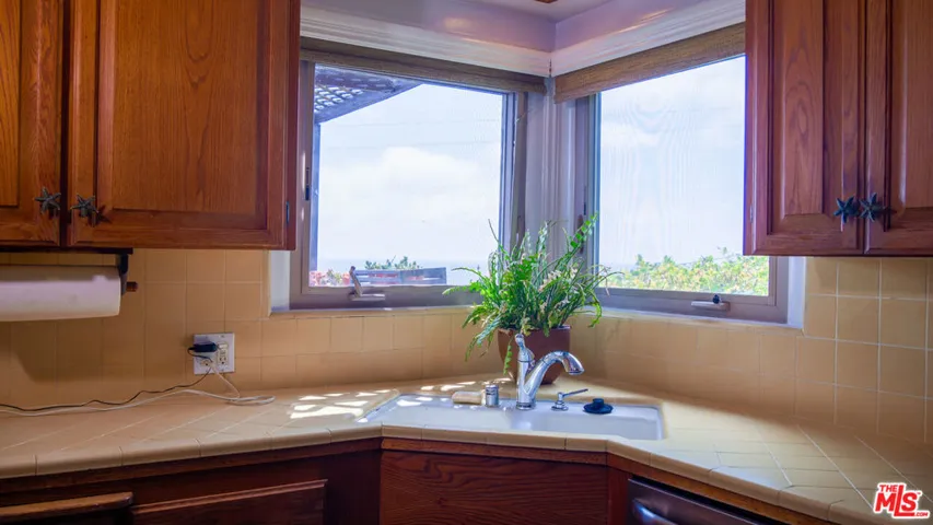 7505 Rindge Avenue, Playa Del Rey, California 90293