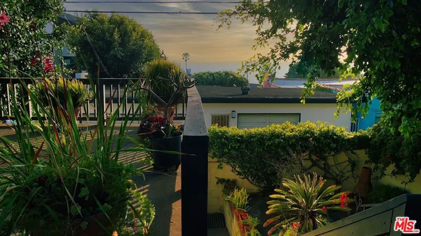 7505 Rindge Avenue, Playa Del Rey, California 90293