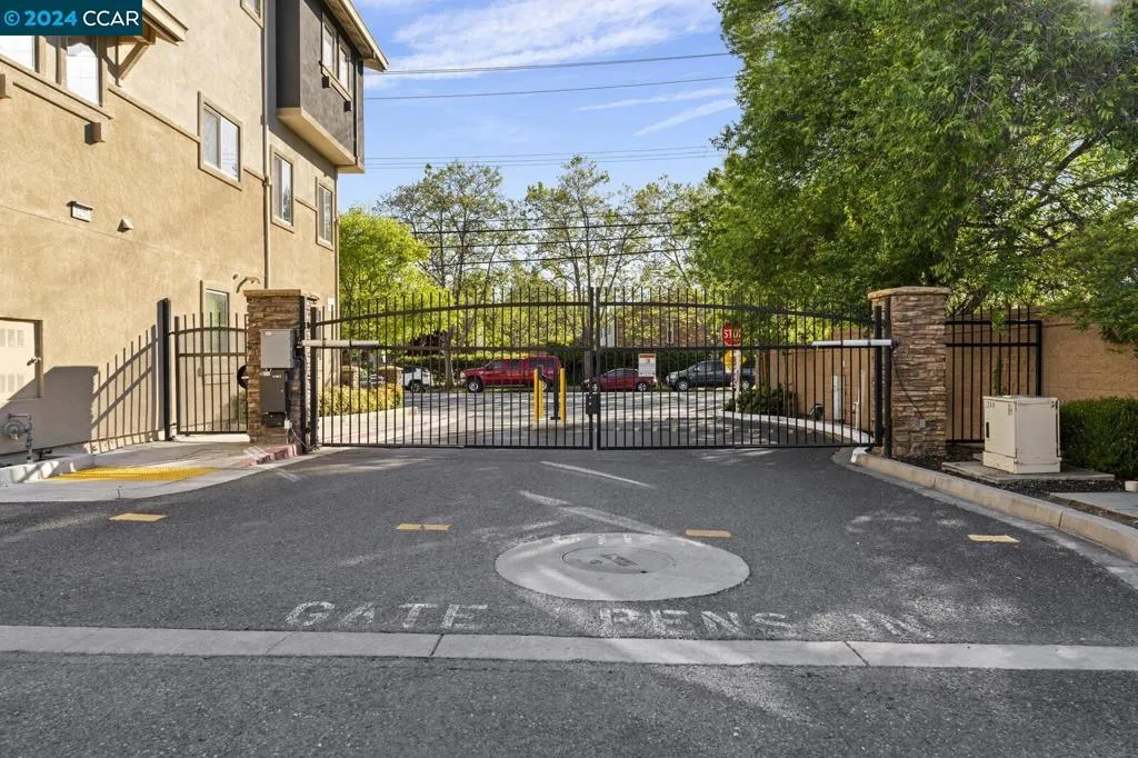 1252 Detroit Ave 2, Concord, California 94520 home-pic-32