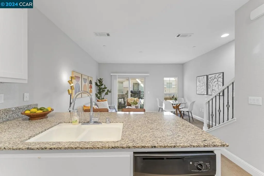 1252 Detroit Ave 2, Concord, California 94520 home-pic-12