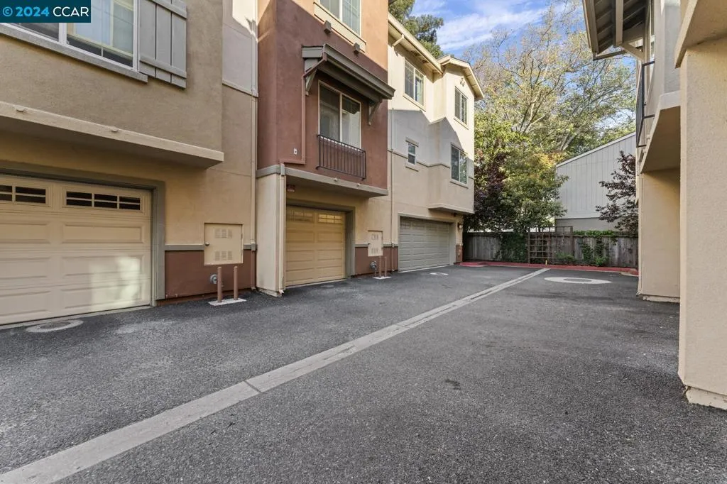 1252 Detroit Ave 2, Concord, California 94520 home-pic-36