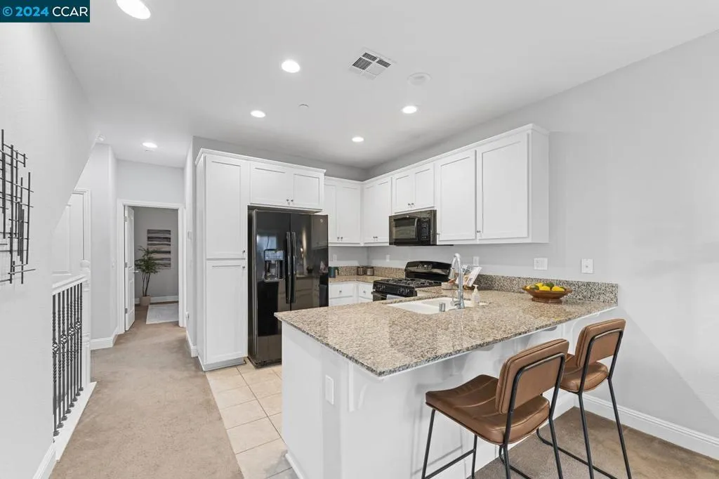 1252 Detroit Ave 2, Concord, California 94520 home-pic-1