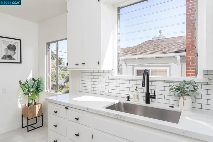 533 27th St, Richmond, California 94804