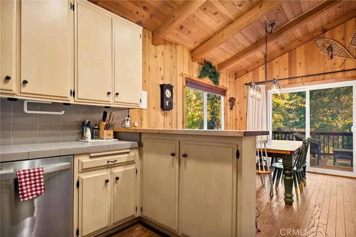 26974 Tunnel Drive, Lake Arrowhead, California 92352