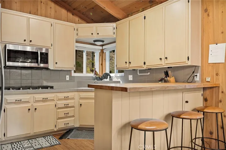26974 Tunnel Drive, Lake Arrowhead, California 92352