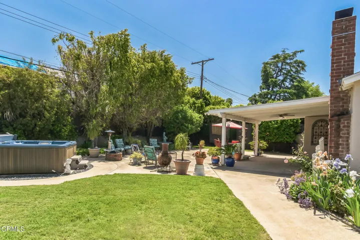 8568 Remmet -  Backyard 01