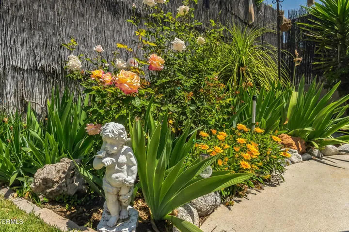 8568 Remmet -  Backyard 04