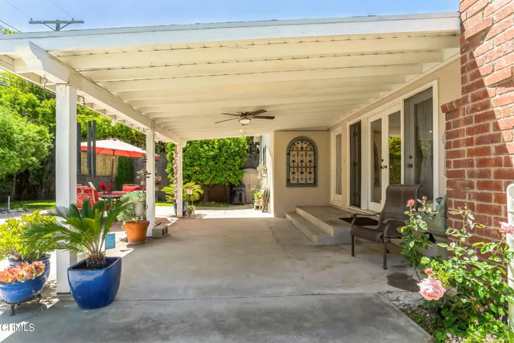 8568 Remmet -  Patio 02