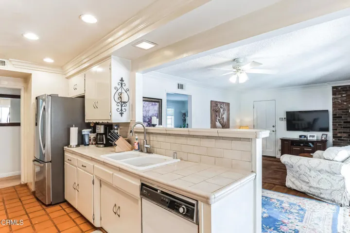 8568 Remmet -  Kitchen 02