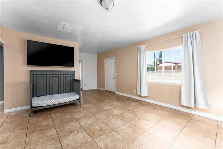 15940 Minnetonka Street, Victorville, California 92395
