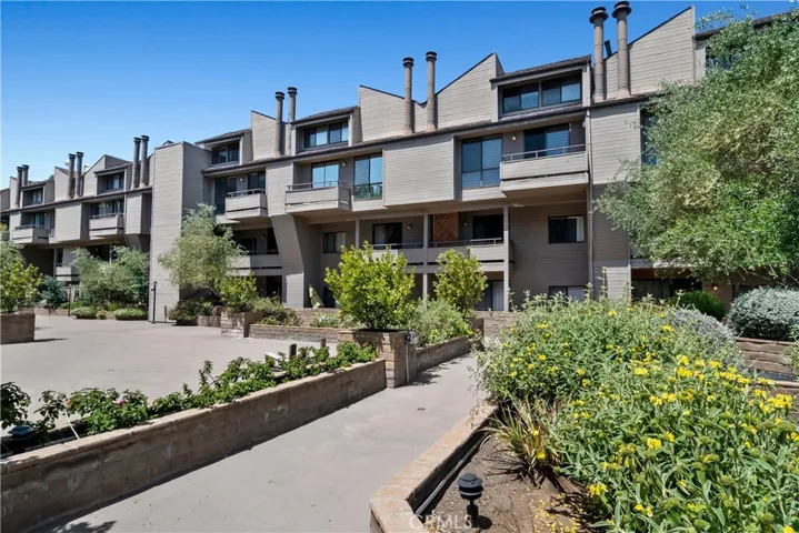13331 Moorpark Street 315, Sherman Oaks, California 91423