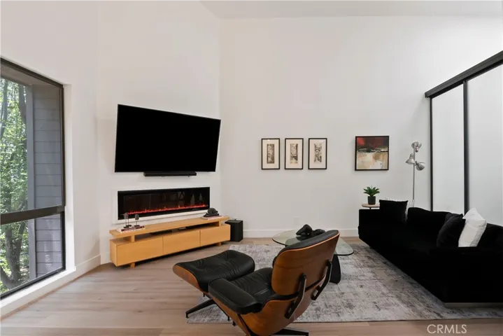 13331 Moorpark Street 315, Sherman Oaks, California 91423