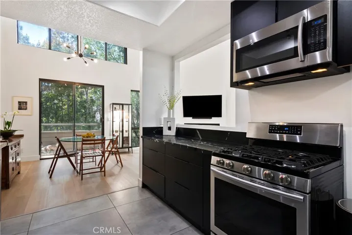 13331 Moorpark Street 315, Sherman Oaks, California 91423
