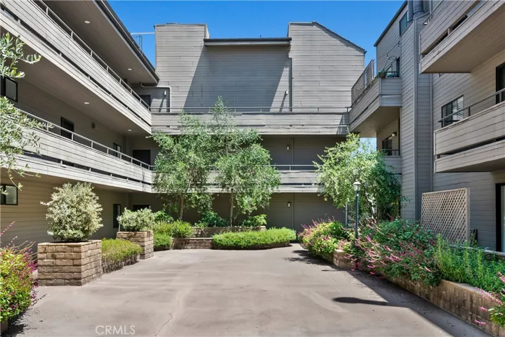 13331 Moorpark Street 315, Sherman Oaks, California 91423
