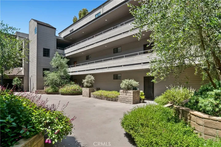13331 Moorpark Street 315, Sherman Oaks, California 91423